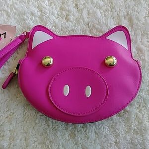 ..Betsey Johnson Wristlet🐷